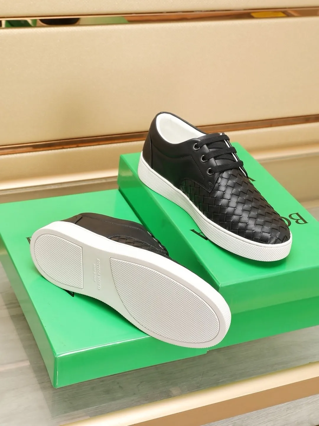Men's Men's Shoes💰P 500💰【BV】Classic Casual Shoes🔍Winning the world's recognized top brand with details and creativity, the details highlight traditional hand stitching. The upper is made of original first-layer cowhide woven surface, and the cowhide lining is environmentally friendly. ♻️Does not fade. 💪Sole: Rubber original outsole specially provided by the original factory. ⚠Can be entered and exited at will. Welcome to compare. ⚠Number of sizes: 38-45 (customized in 45)
